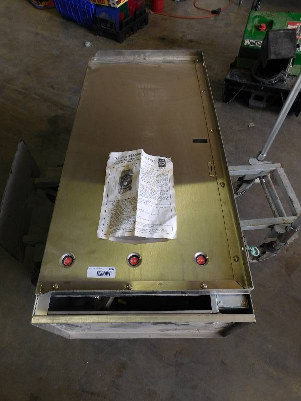 lot 636 image: Laurel Product Vending Machine