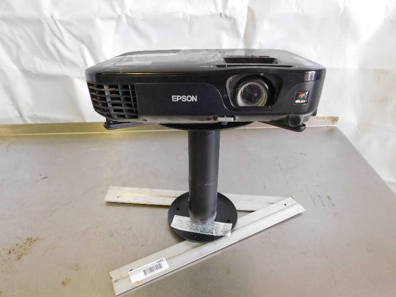 lot 643 image: Epson Projector