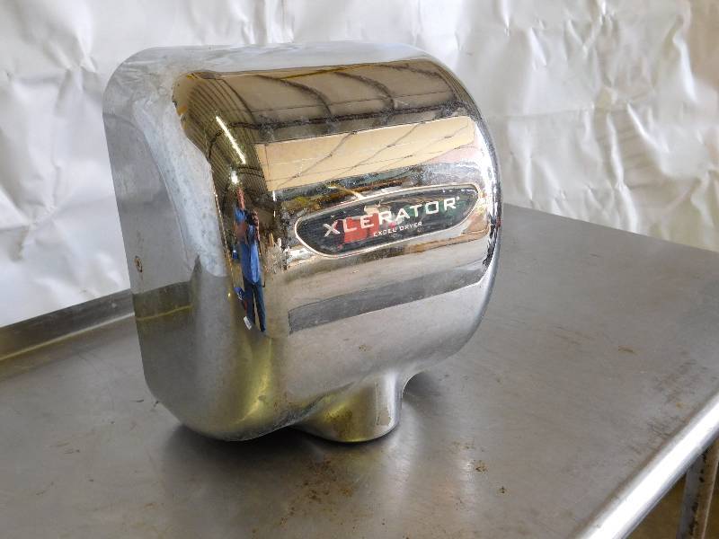 lot 646 image: Xlerator Automatic Dryer
