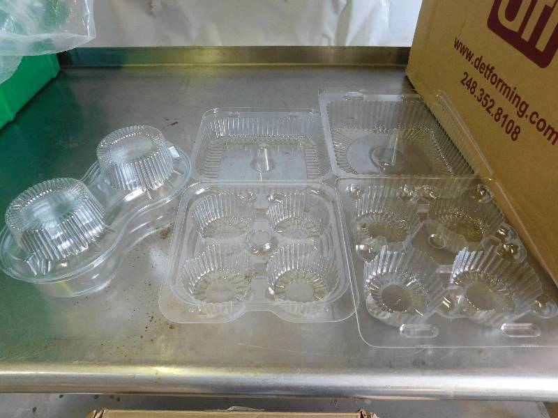 lot 650 image: Lot of Cupcake Containers