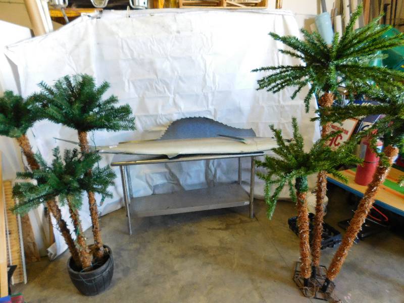 lot 660 image: Lot of 2 Fake Lighted Palm Trees and Swordfish