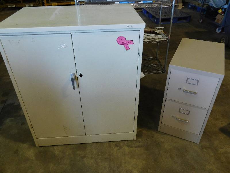 lot 666 image: Lot Of 2 Cabinets