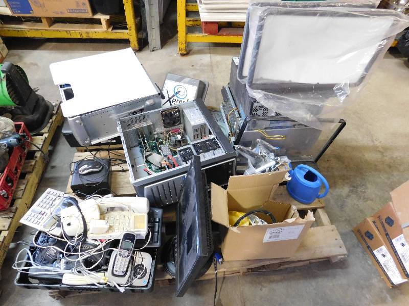 lot 670 image: Pallet of Misc