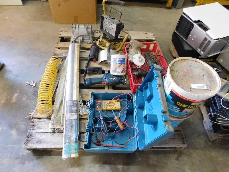 lot 688 image: Pallet Of Tools