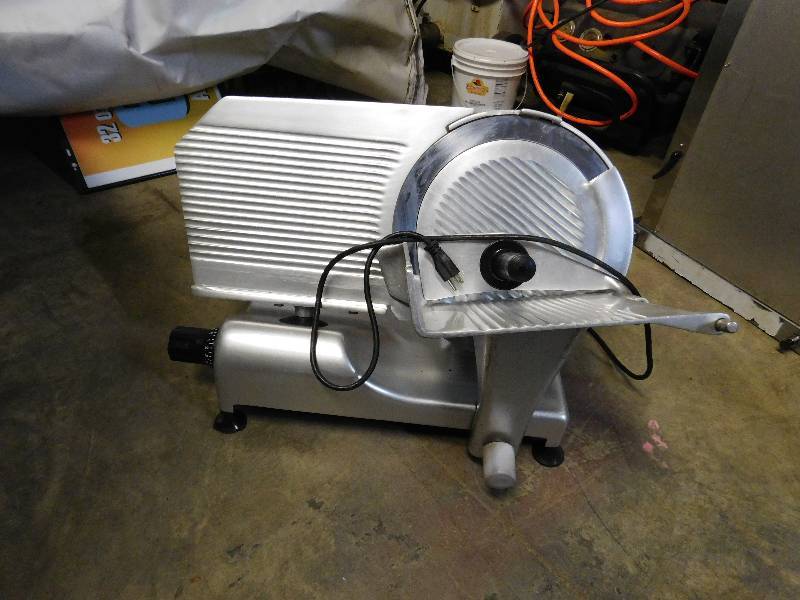 lot 1175 image: Globe Slicer