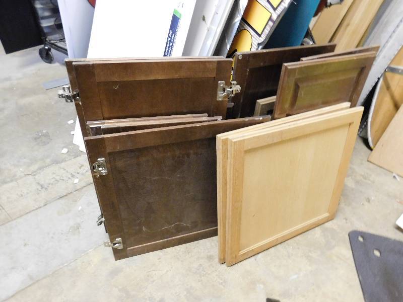 lot 1180 image: Lot of Cabinet Doors