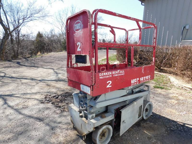 lot 1181 image: Scissor LIft