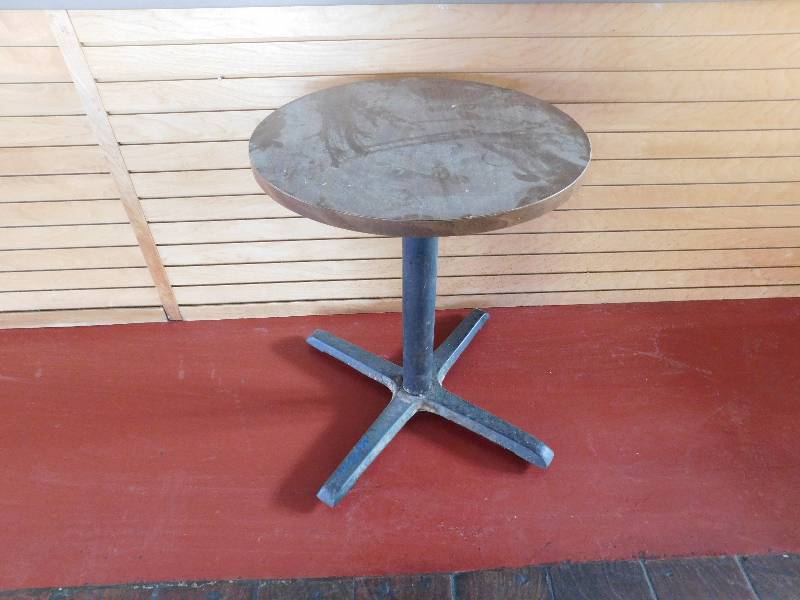 lot 1193 image: Round 24 Inch Table