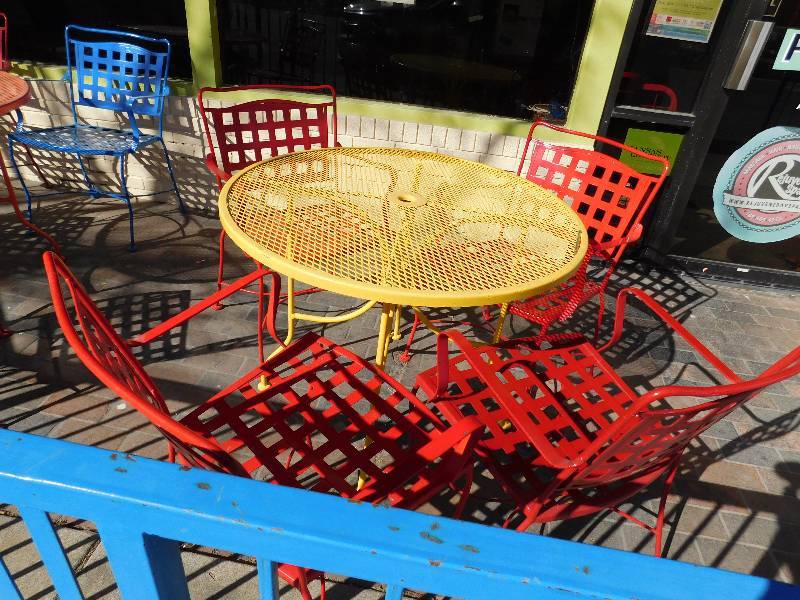lot 1203 image: Patio Table w4 Chairs