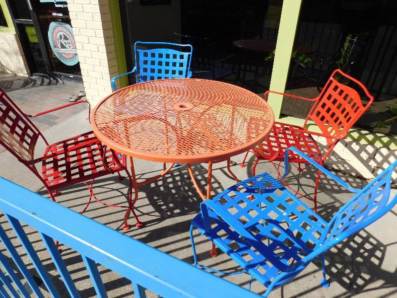 lot 1204 image: Patio Table w4 Chairs
