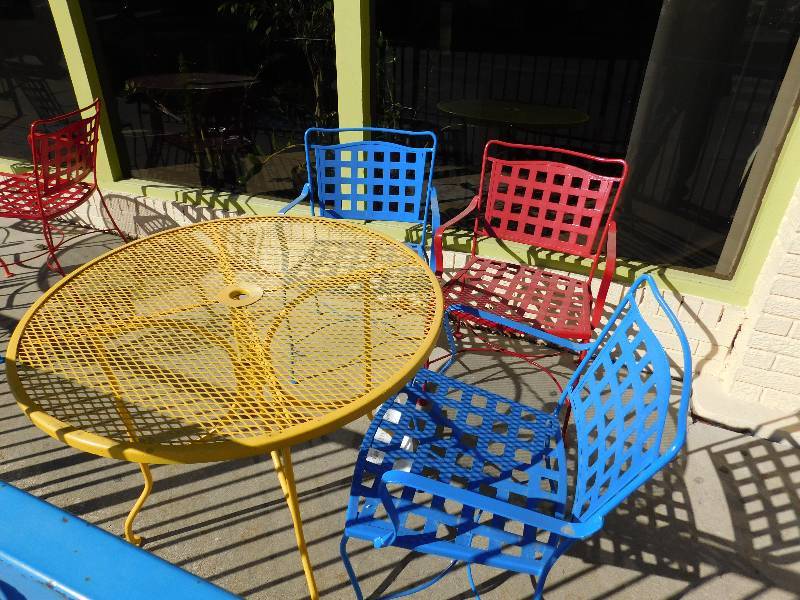 lot 1205 image: Patio Table w4 Chairs