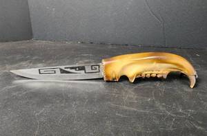 lot 179 image: 12 Collectable Knife