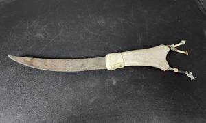 lot 180 image: 16 Collectable Bone Handle Knife - Marked US