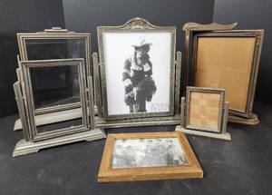 lot 199 image: Vintage Picture Frames
