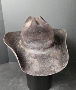lot 201 image: Vintage Cowboy Hat of Local Cowboy Gary Baty