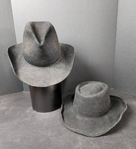 lot 203 image: Bullhide Hat Size XL and Texas Made Hat Size 7