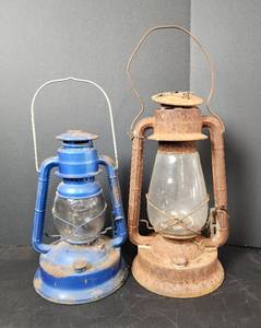 lot 220 image: (2) Vintage Lanterns