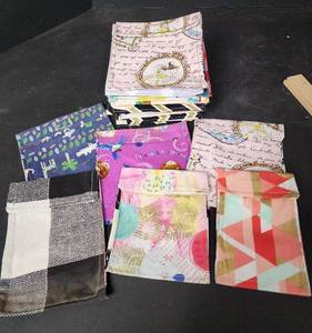 lot 233 image: Purse or Bag Pouches (28pc)