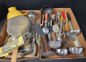 lot 116 image: Utensils