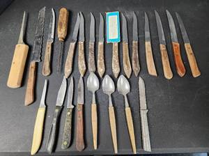 lot 118 image: Assorted Silverware