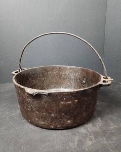 lot 131 image: Wagner Ware Bean Pot (see pics for damage)