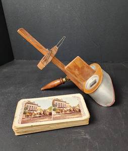 lot 137 image: Vintage Stereoscope with (35) Cards