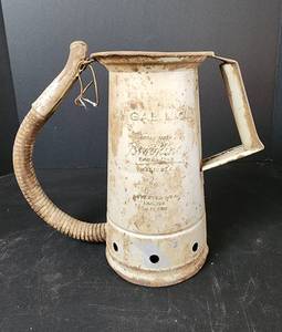 lot 152 image: Vintage Oil Filler Can
