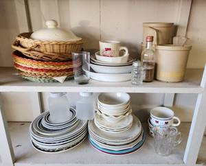 lot 175 image: Dishes