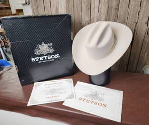 lot 7 image: Stetson El Presidente 100X Beaver, Worlds Finest Felt Hat Size 7 38, Oval - R, #26205, with Certificate of Authenticity and Box