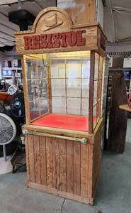 lot 8 image: Resistol Lighted Display Cabinet 36x29x83