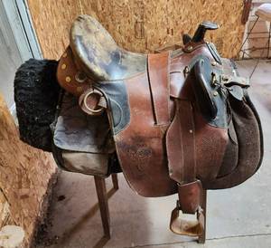 lot 16 image: Australian Outback Saddle with Pads, Saddle Cover, and Saddle Rack