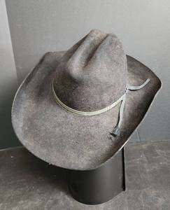 lot 18 image: Resistol Black Hat Size 6 34