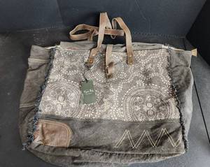 lot 20 image: NWT Myra Bag