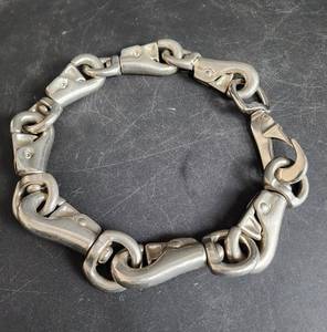 lot 31 image: Bull Snaps