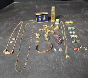 lot 355 image: Costume Jewelry