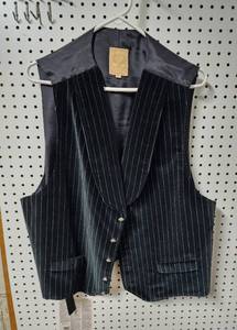 lot 363 image: WAH Maker - Made in the USA Size 2X Black Velour Vest