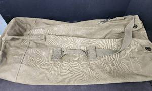 lot 250 image: Army Duffel Bag