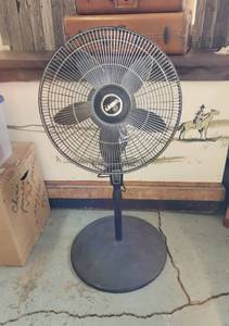 lot 291 image: Lasko FloorStand Fan with Remote (powers on)