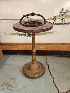 lot 292 image: Vintage Ash Tray Stand