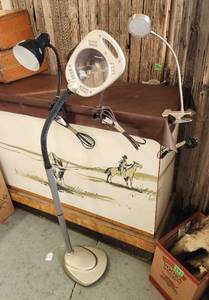 lot 293 image: Magnifying Glass on Stand (no cord) and (3) Desk Lamps (untested)