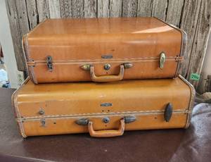 lot 295 image: (2) Vintage Samsonite Suitcases