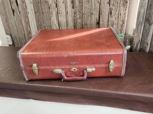 lot 297 image: Vintage Samsonite Suitcase
