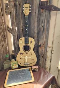 lot 323 image: Gene Autry Emenee Guitar and other Collectables