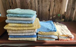 lot 324 image: Bath Linens