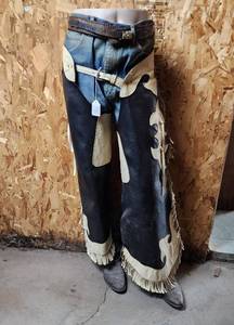 lot 36 image: Vintage B.L.V. Genuine Leather Rodeo Chaps - Made in Texas (Excellent Condition) (model and jeans not included)