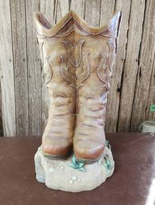 lot 41 image: Boot Stand 21 Tall