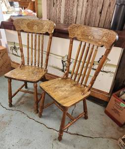 lot 45 image: (2) Solid Oak Chairs