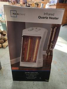 lot 53 image: NIB Mainstays Infrared Quartz Heater