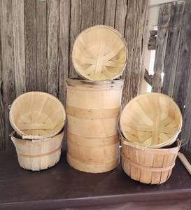 lot 64 image: Barrel and (5) Baskets with Handles