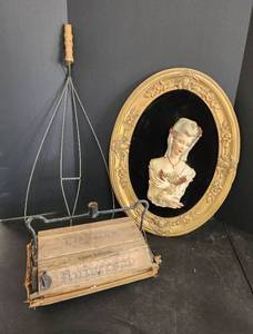 lot 65 image: Vintage Home Decor